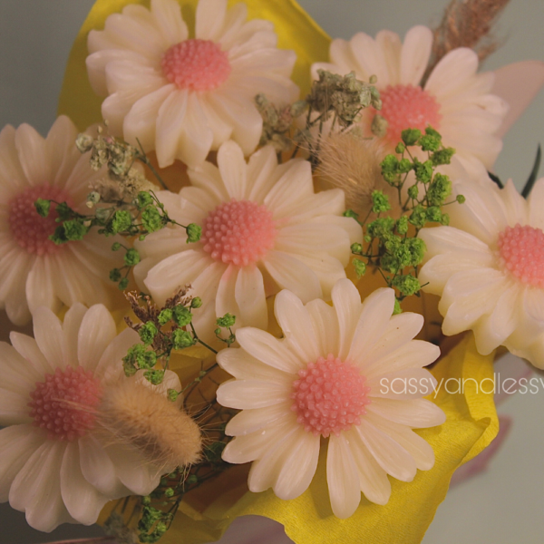 Daisy Candle Bouquet - Image 2