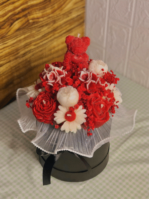 Red & White Candle Bouquet